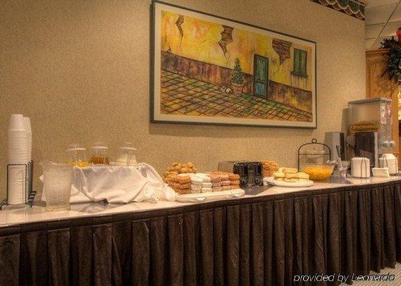 Econo Lodge Inn & Suites 럼버튼 레스토랑 사진