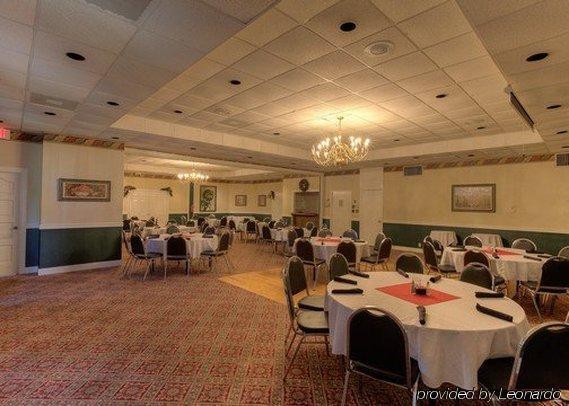Econo Lodge Inn & Suites 럼버튼 레스토랑 사진