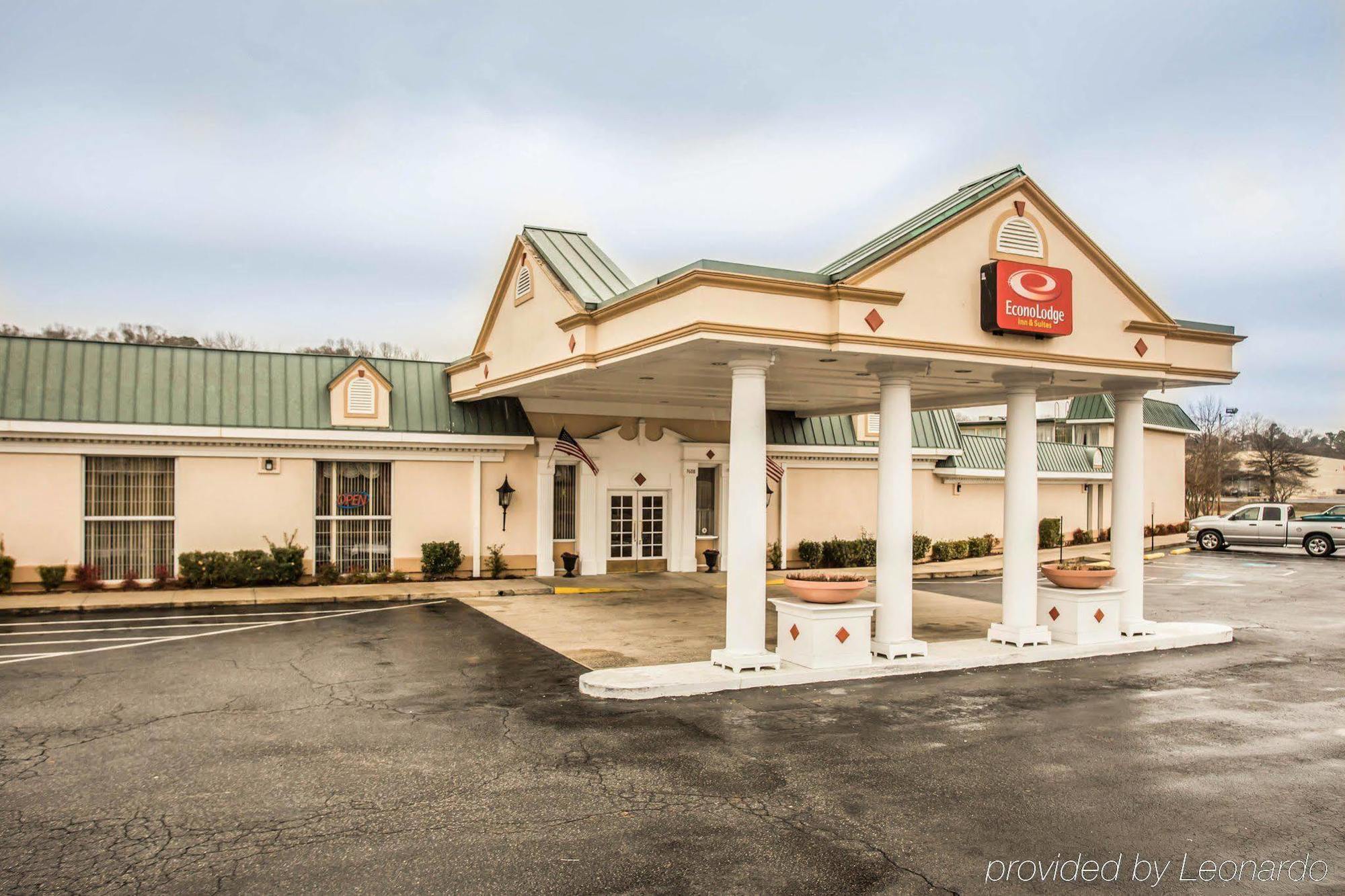 Econo Lodge Inn & Suites 럼버튼 외부 사진