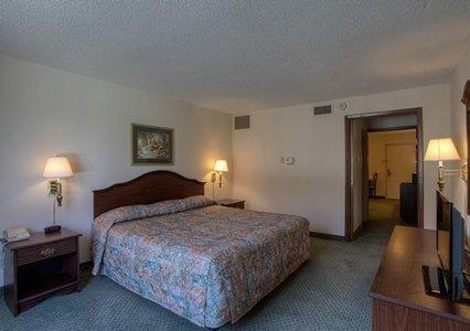 Econo Lodge Inn & Suites 럼버튼 외부 사진